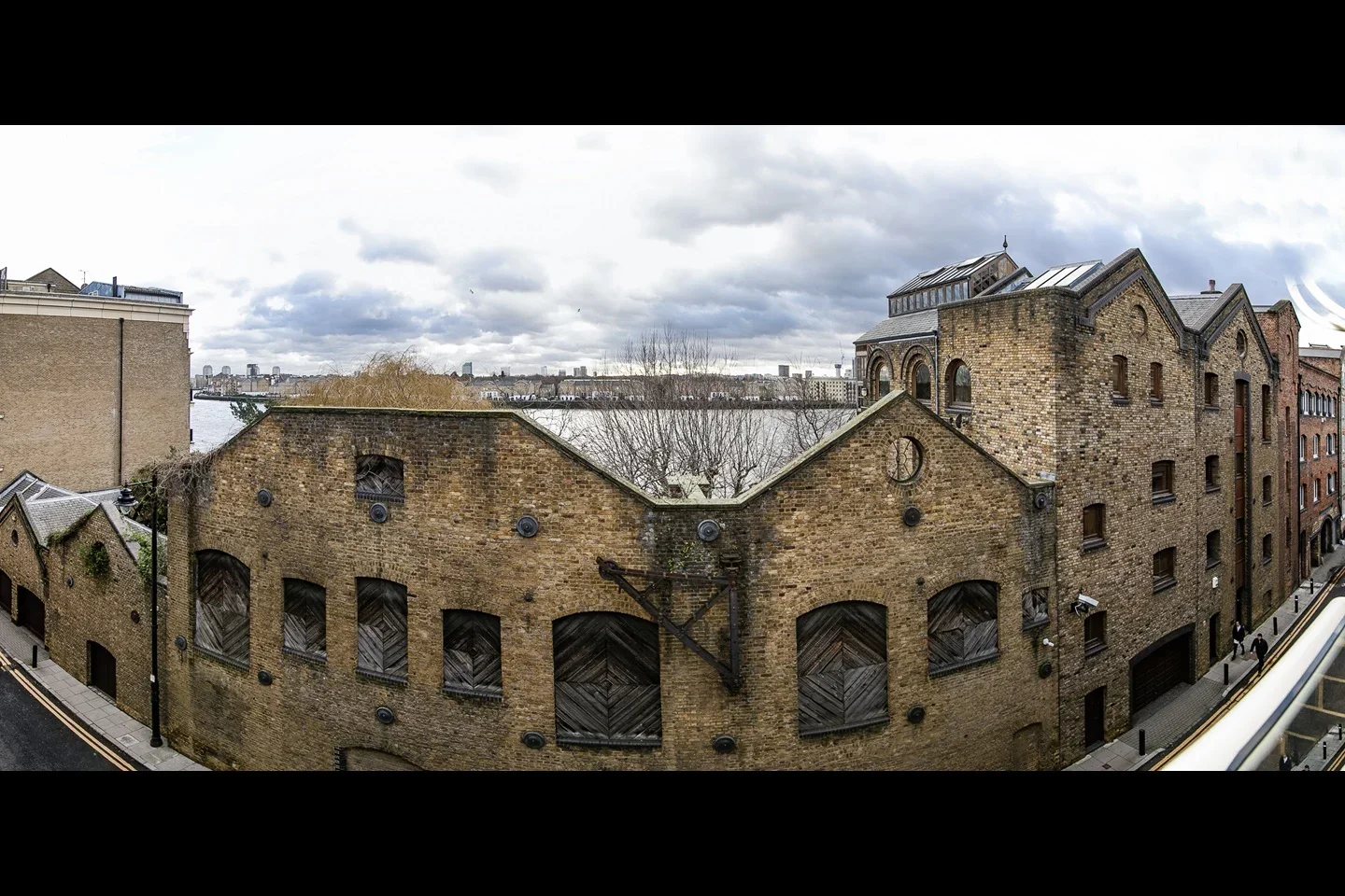 Flat Narrow Street in Greater London