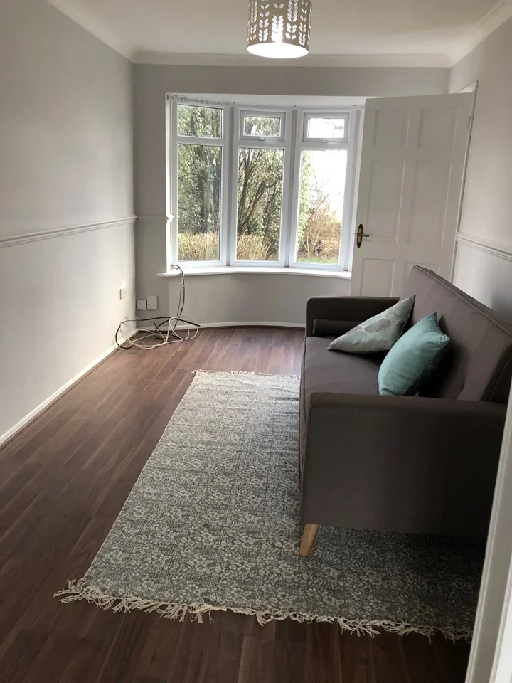 Flat Warden Avenue in Greater London