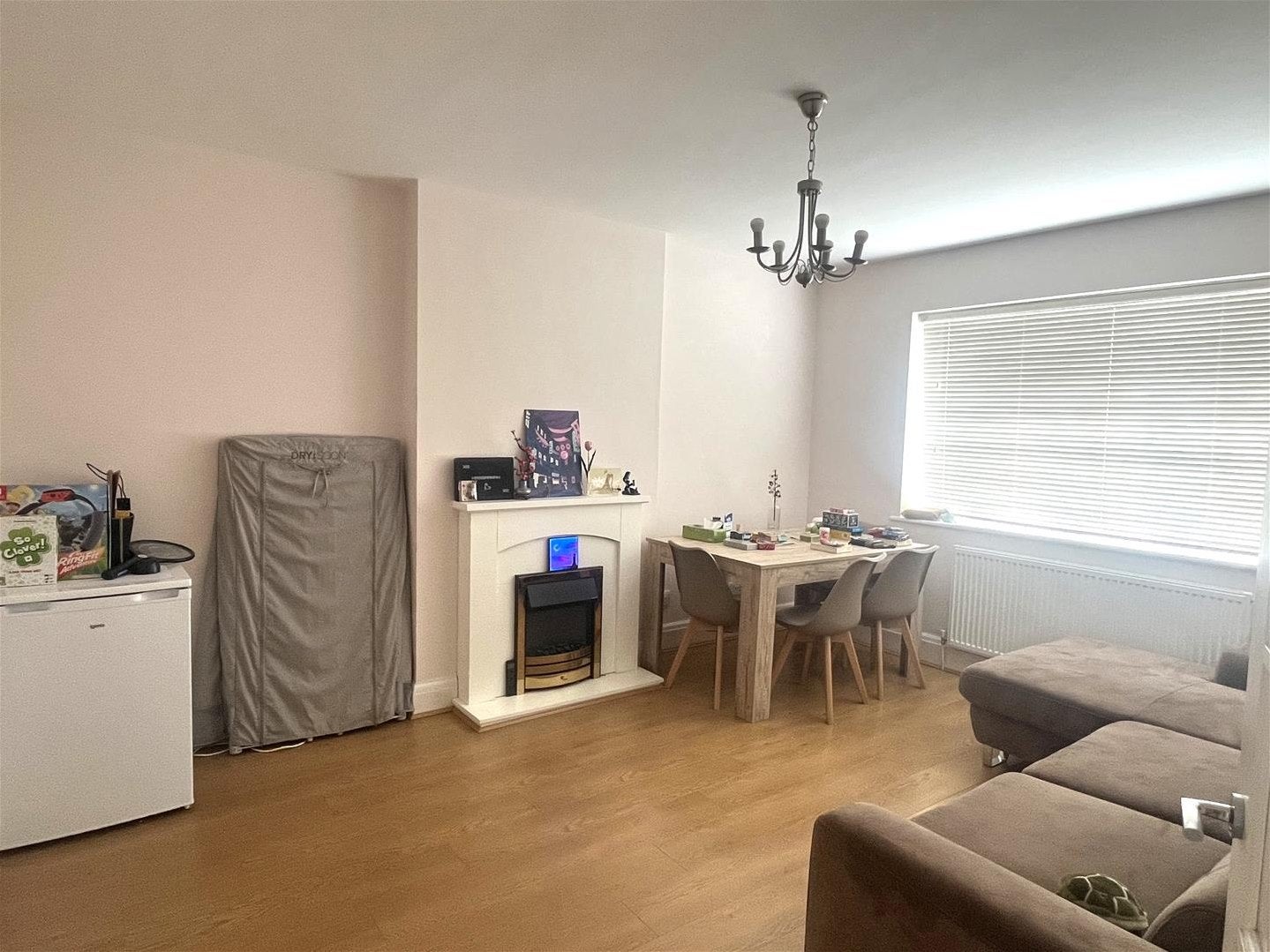 Flat Kingsend in Greater London