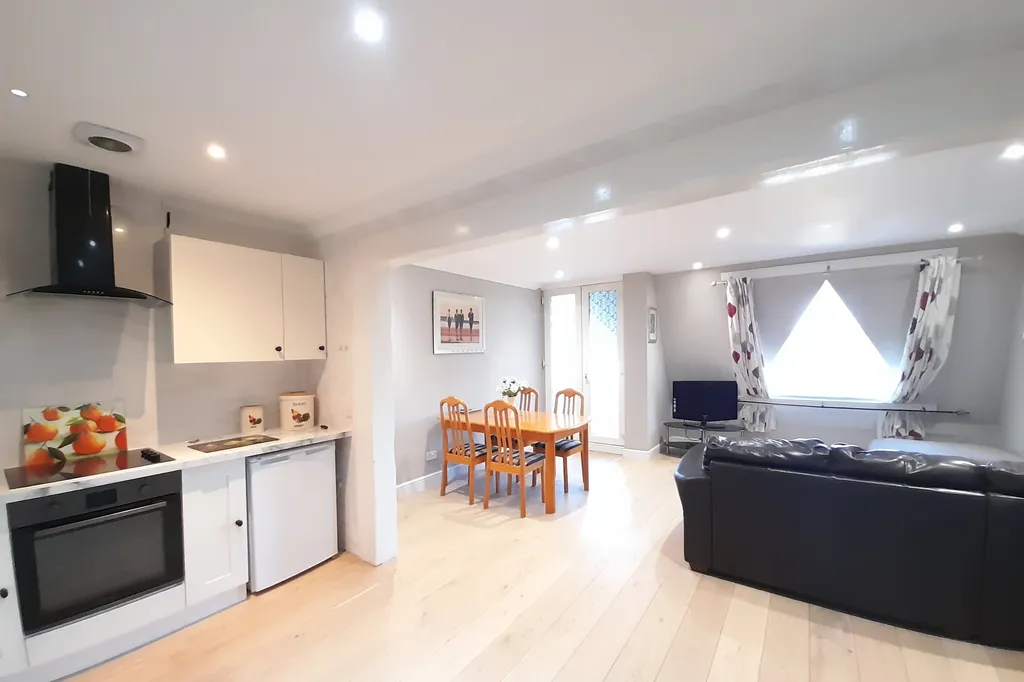 Flat North Row in Milton Keynes