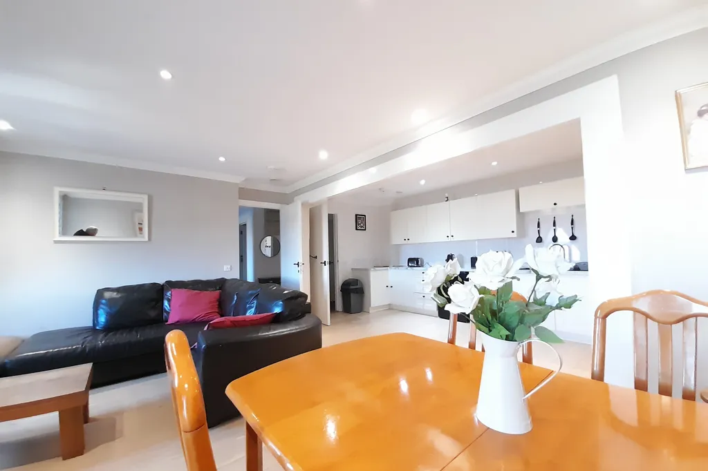 Flat North Row in Milton Keynes
