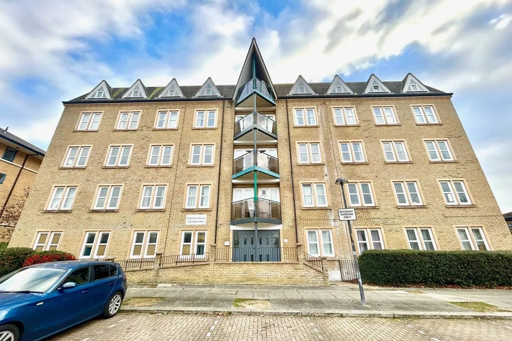 Flat North Row in Milton Keynes