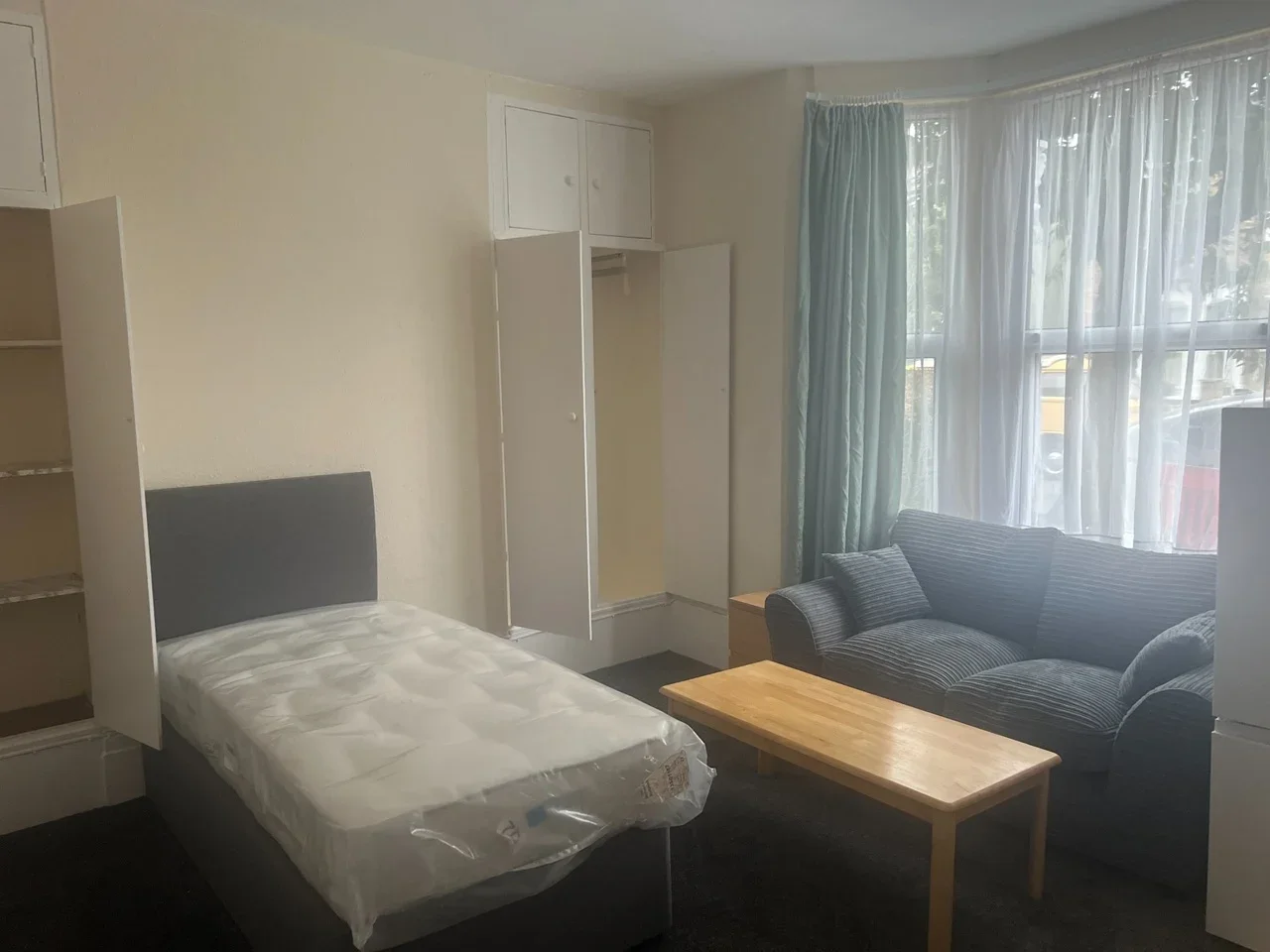 Room Parkside Road in Greater London