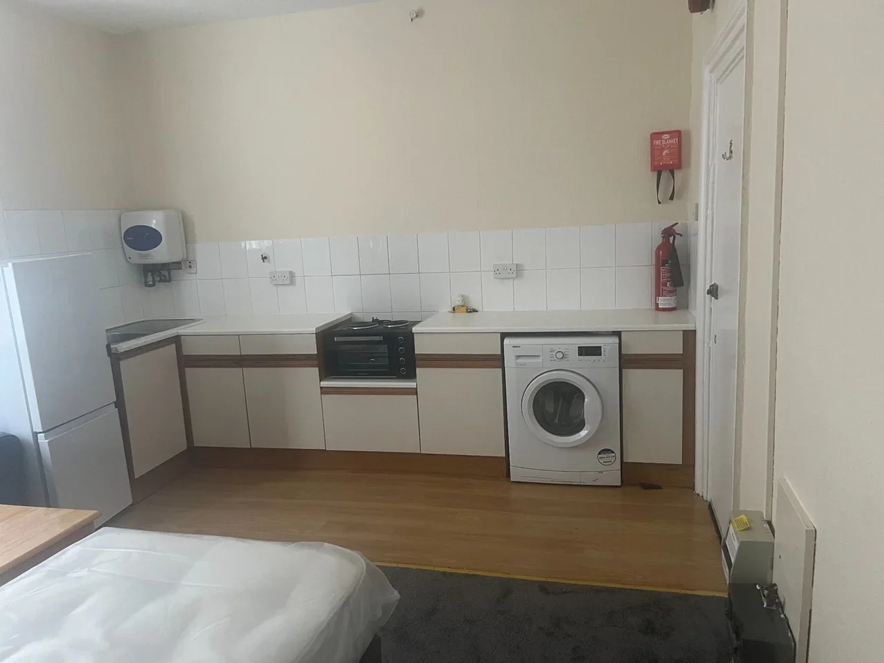 Room Parkside Road in Greater London