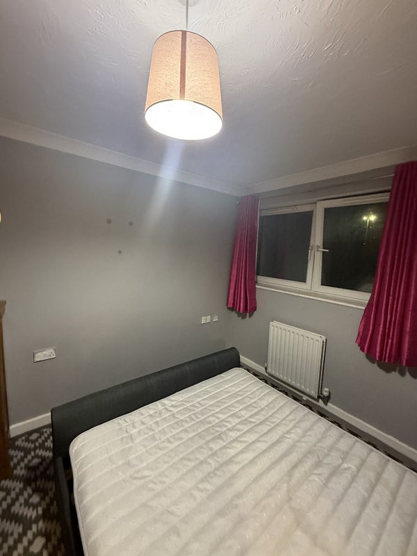 Room Acorn Avenue in Poole