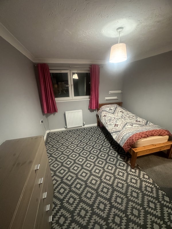 Room Acorn Avenue in Poole