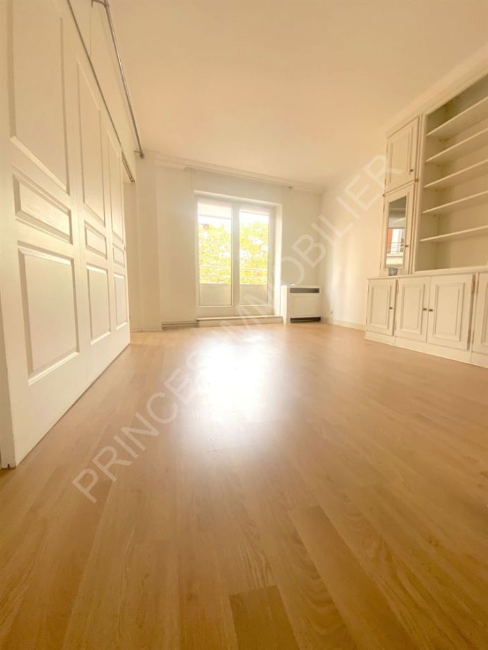 Flat Rue Victor Hugo in Issy-les-Moulineaux