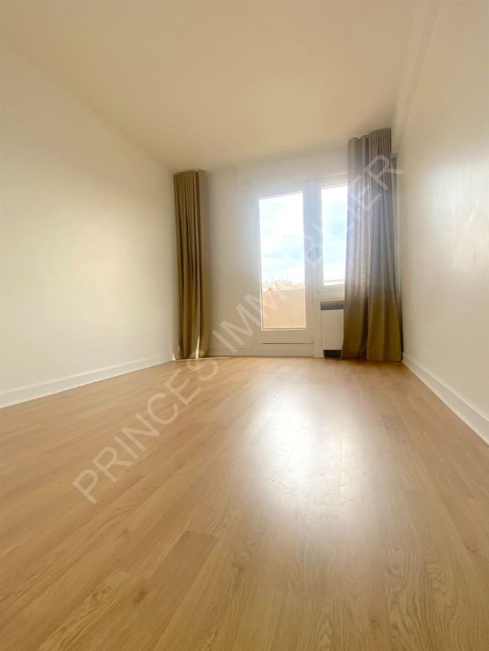 Flat Rue Victor Hugo in Issy-les-Moulineaux