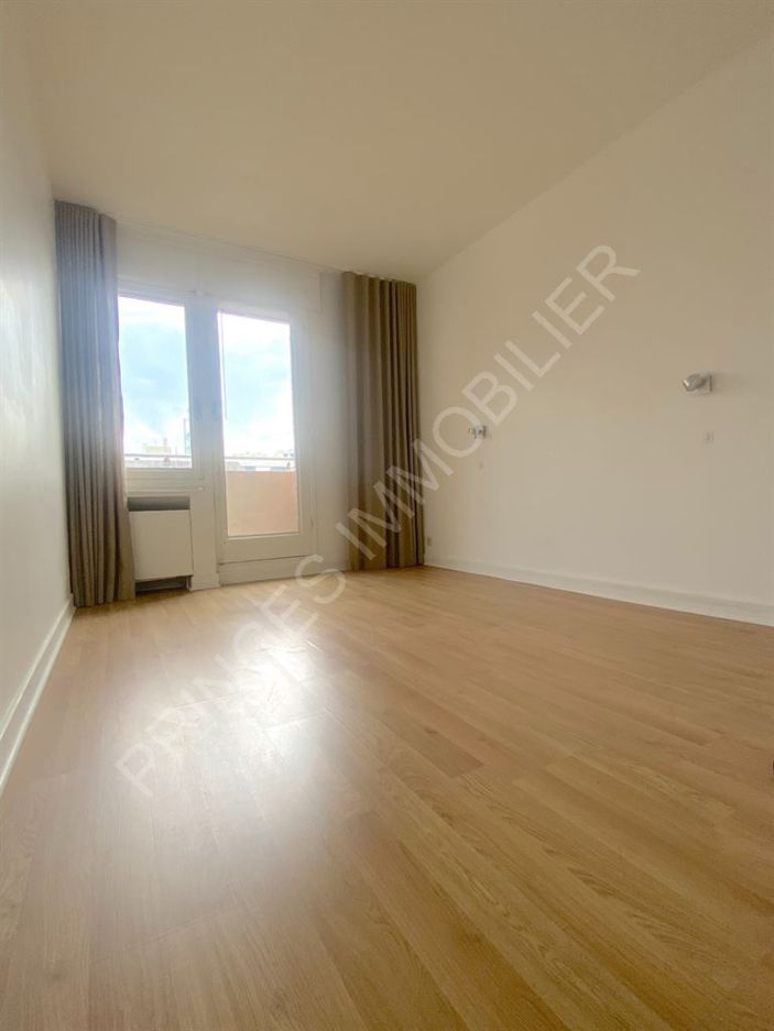 Flat Rue Victor Hugo in Issy-les-Moulineaux