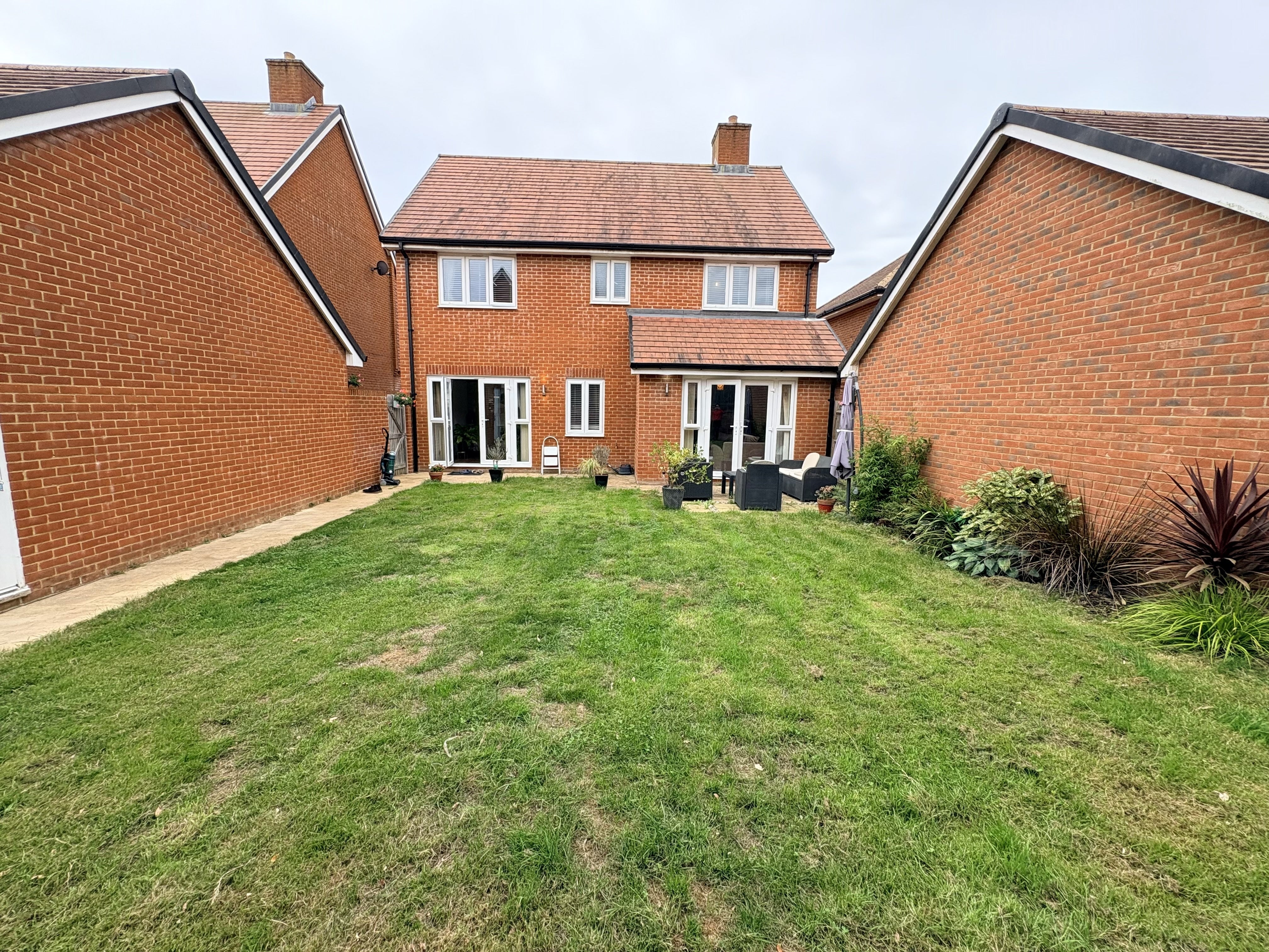 House Hawthorn Way in Wealden
