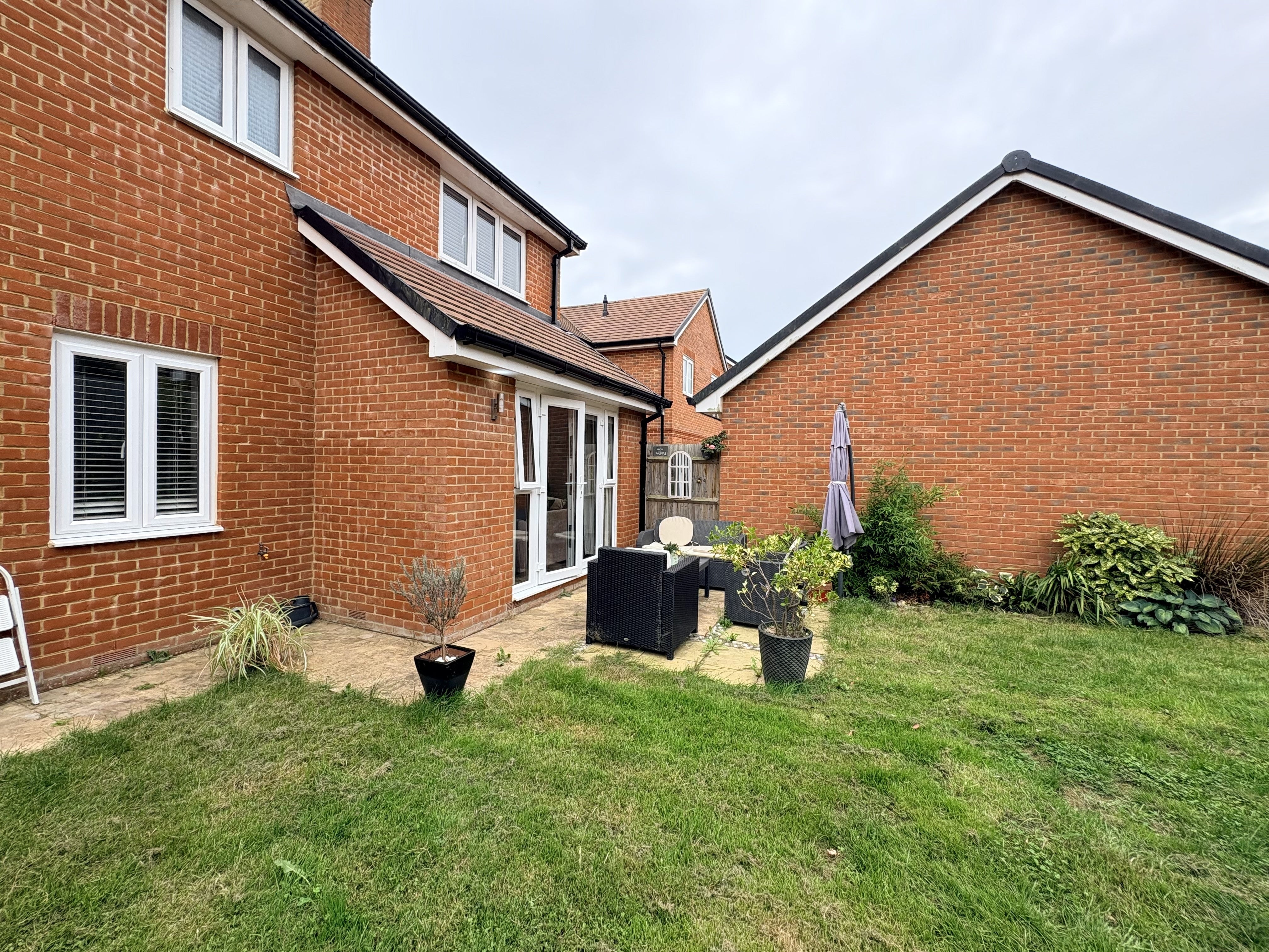 House Hawthorn Way in Wealden