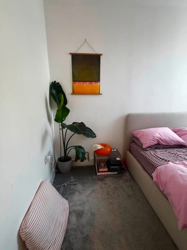 Room Colmer Road in Greater London