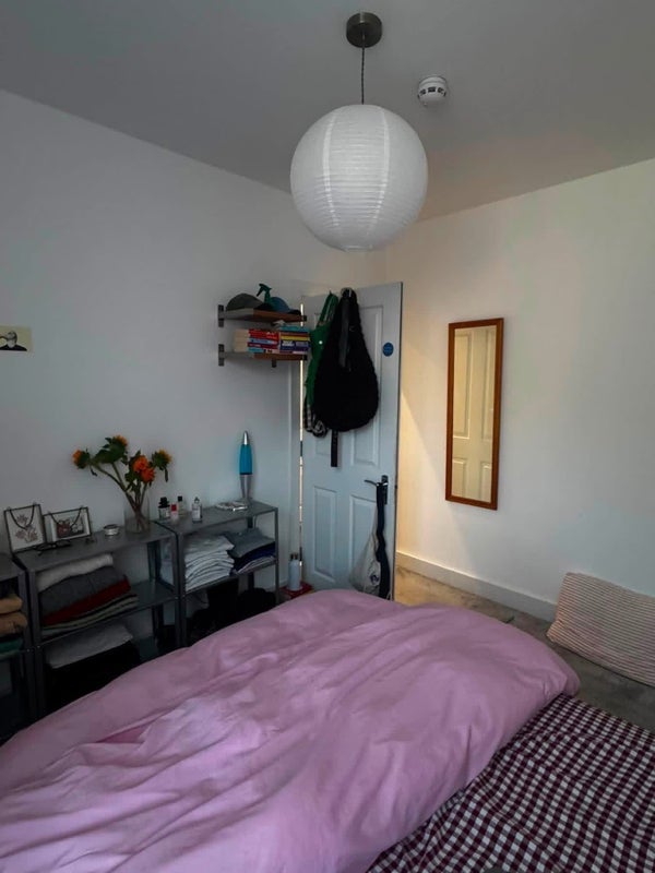 Room Colmer Road in Greater London