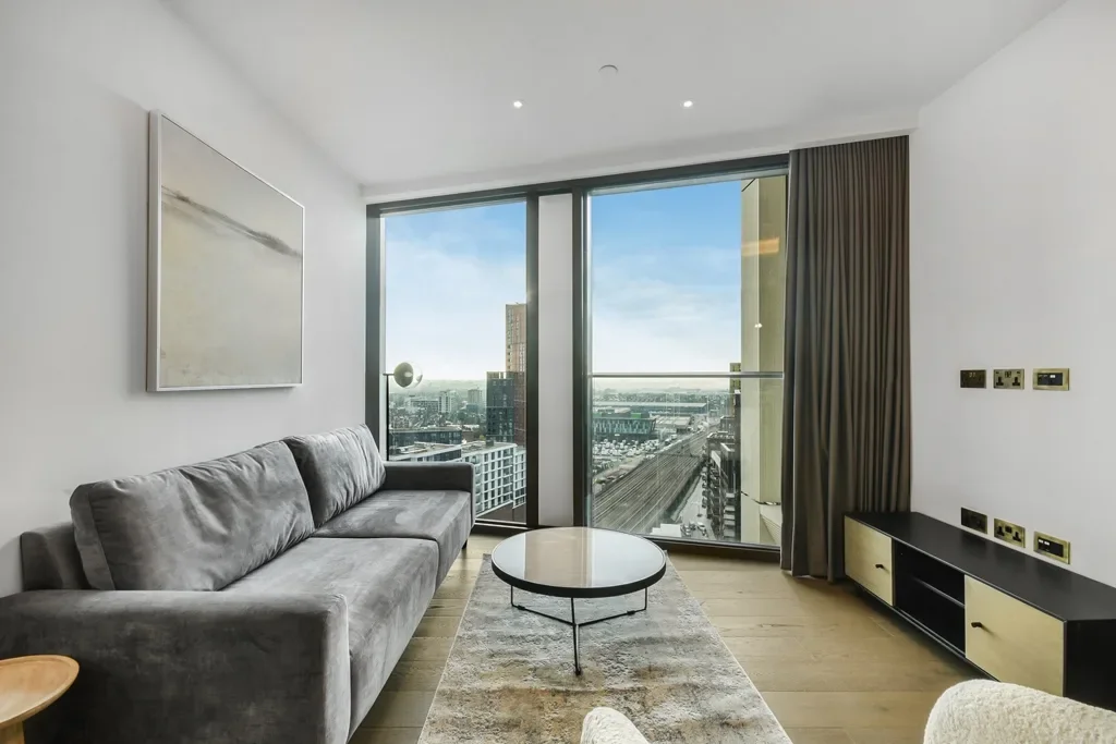 Flat Carnation Way in Greater London
