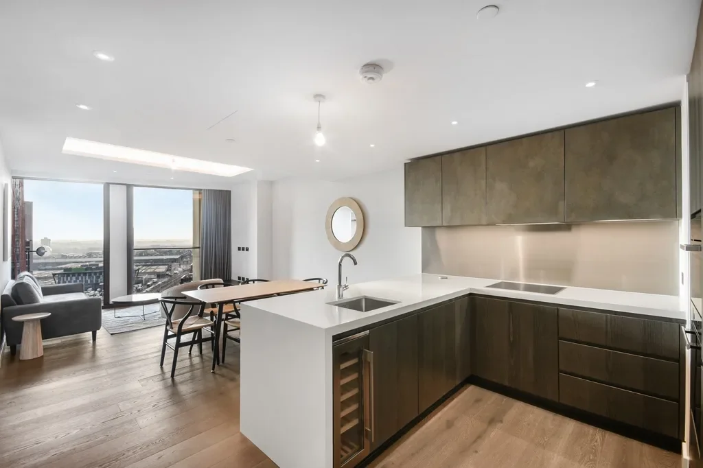 Flat Carnation Way in Greater London