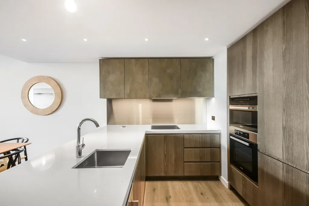 Flat Carnation Way in Greater London