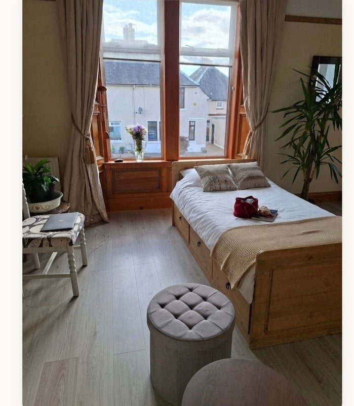 Room Cranston Street in Penicuik