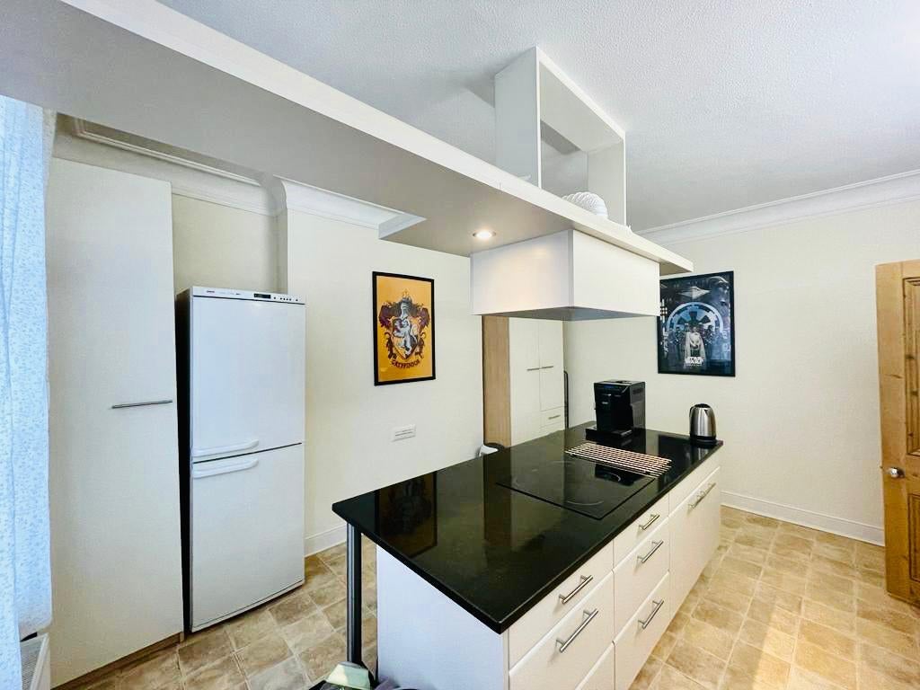 Flat Courtfield Gardens in Greater London