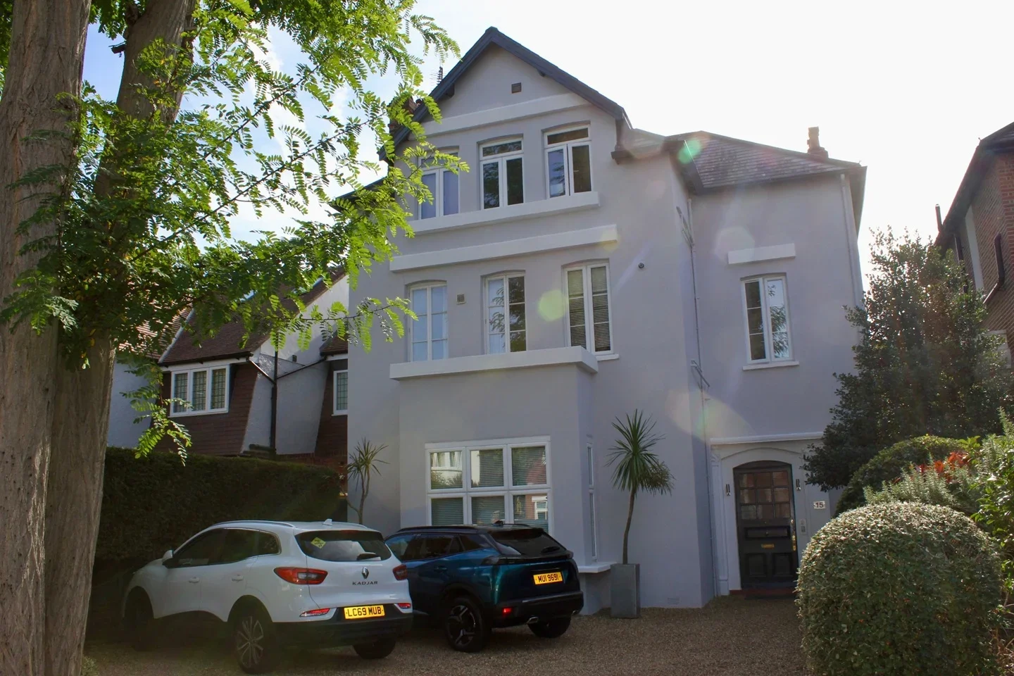 Flat Courtfield Gardens in Greater London