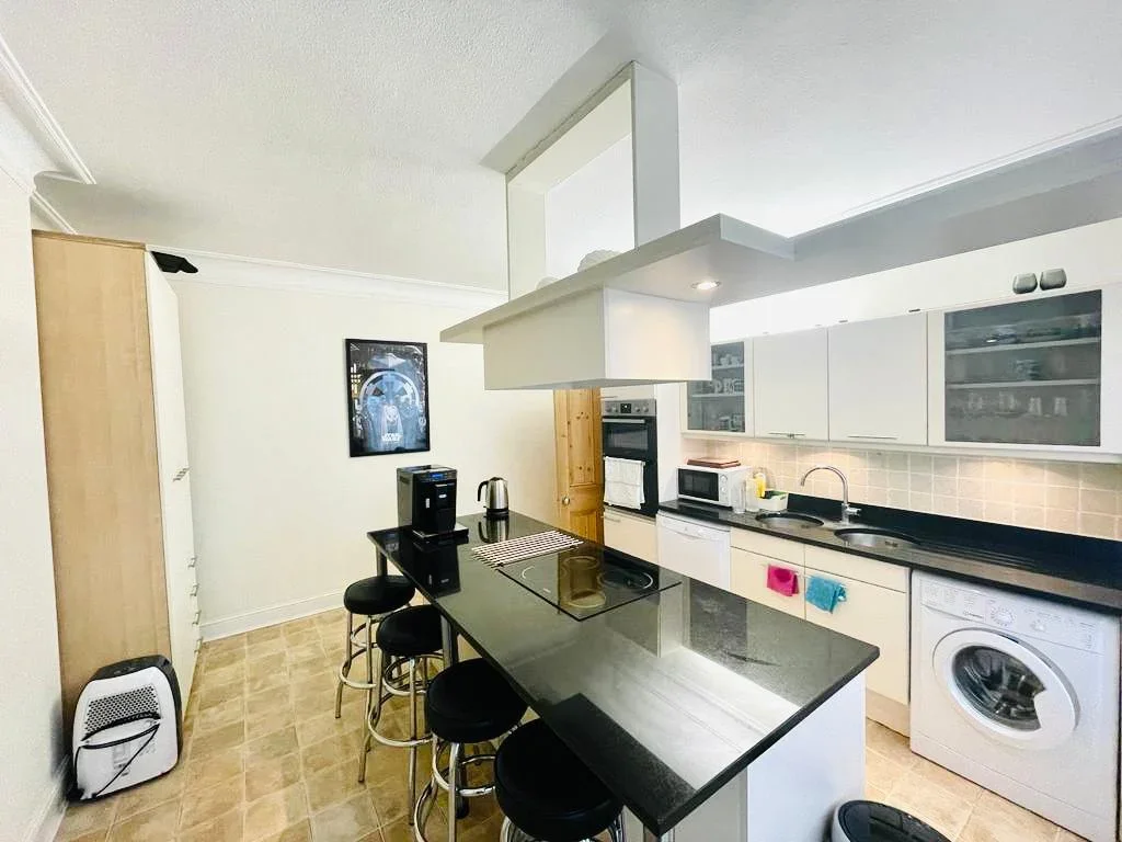 Flat Courtfield Gardens in Greater London
