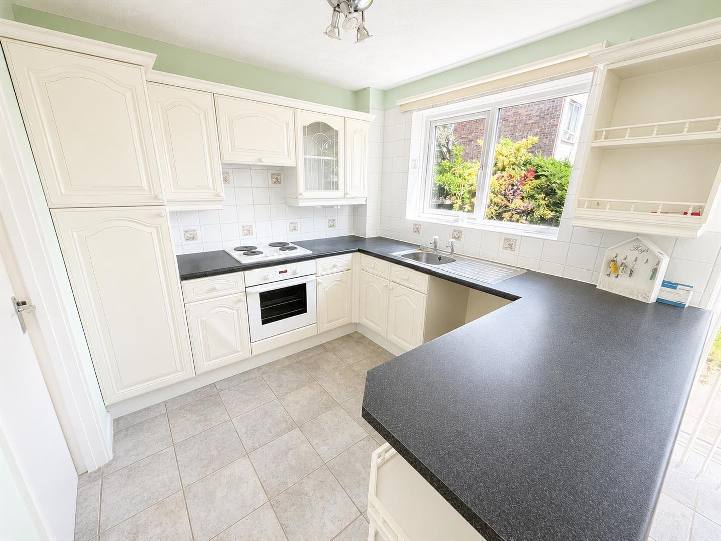 House Falster Close in Great Oakley
