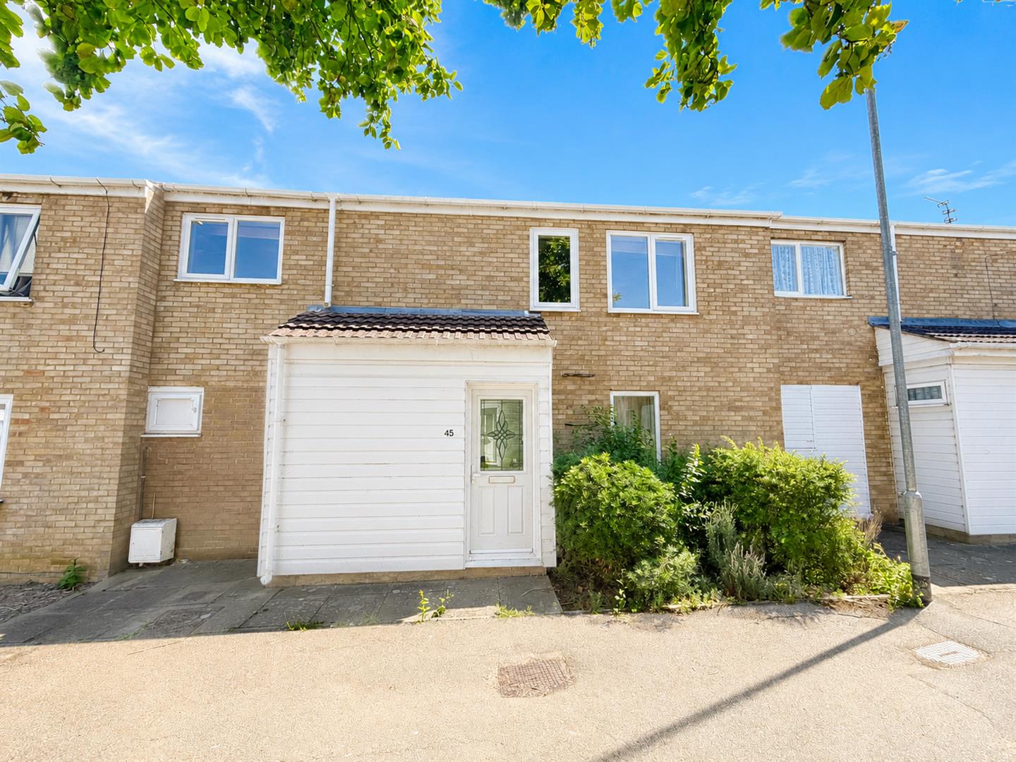 House Falster Close in Great Oakley