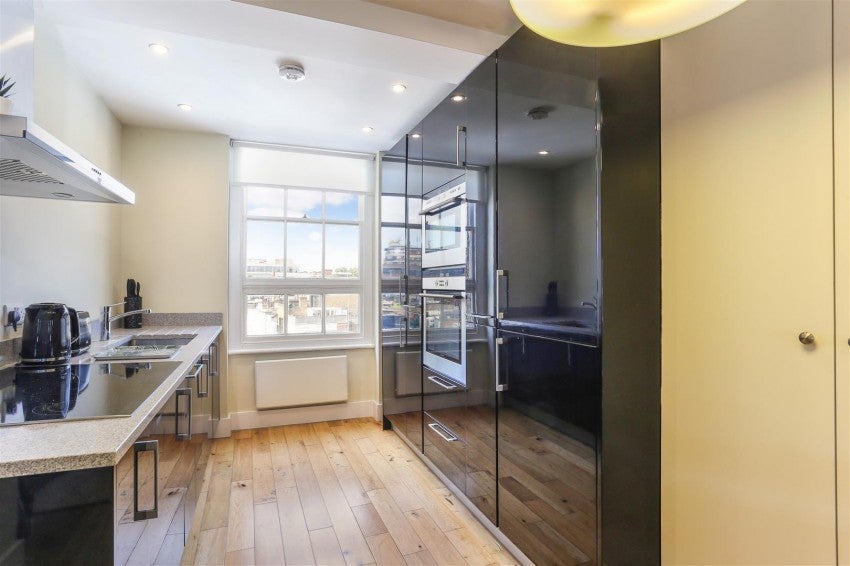 Flat Walton Street in Greater London