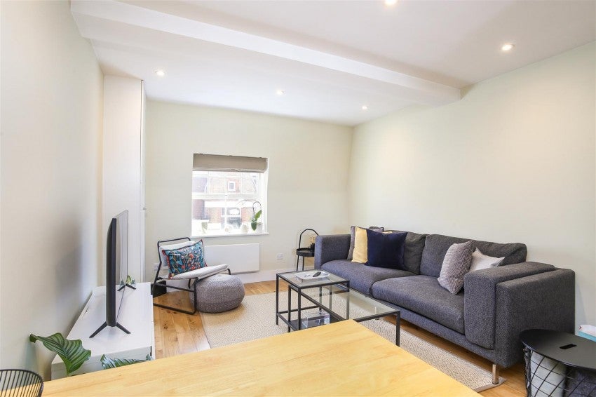 Flat Walton Street in Greater London