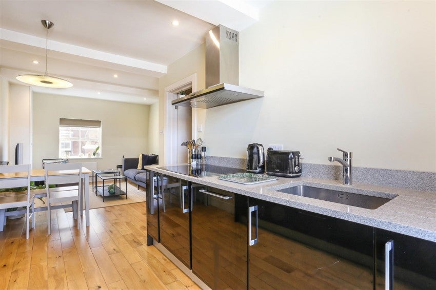 Flat Walton Street in Greater London