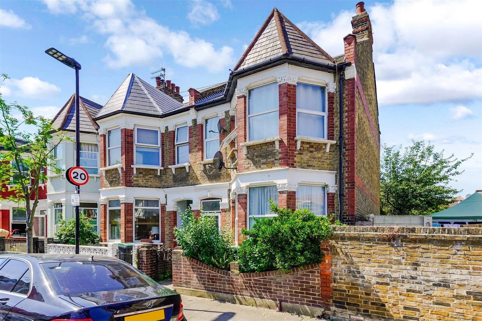 Flat Belmont Avenue in Greater London