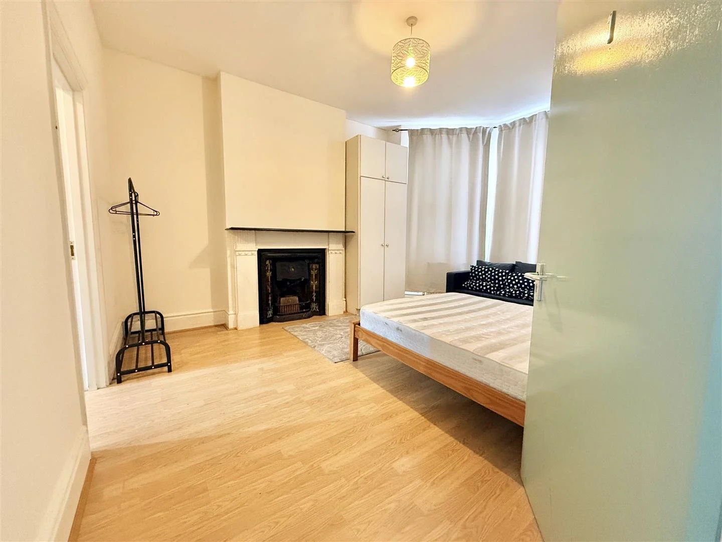 Flat Belmont Avenue in Greater London