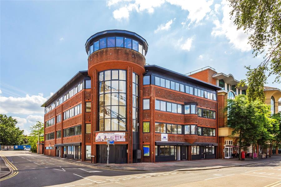 Flat Goldsworth Road in Woking