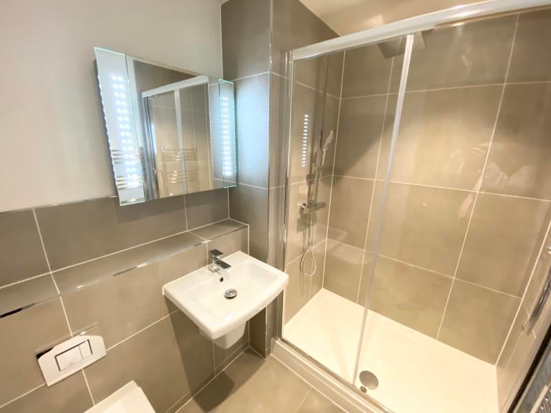 Flat Goldsworth Road in Woking