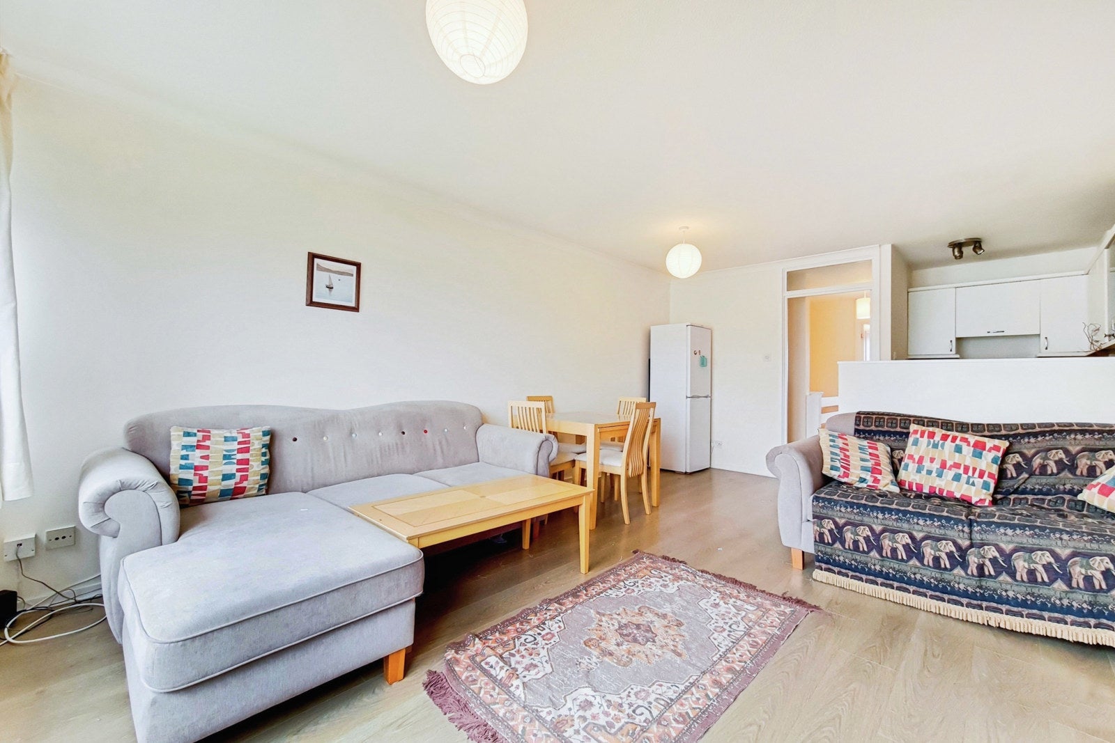 Flat Amsterdam Road in Greater London