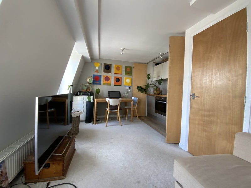 Room Atwood Road in Greater London
