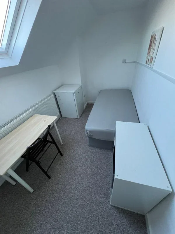 Room Park Lane in Greater London