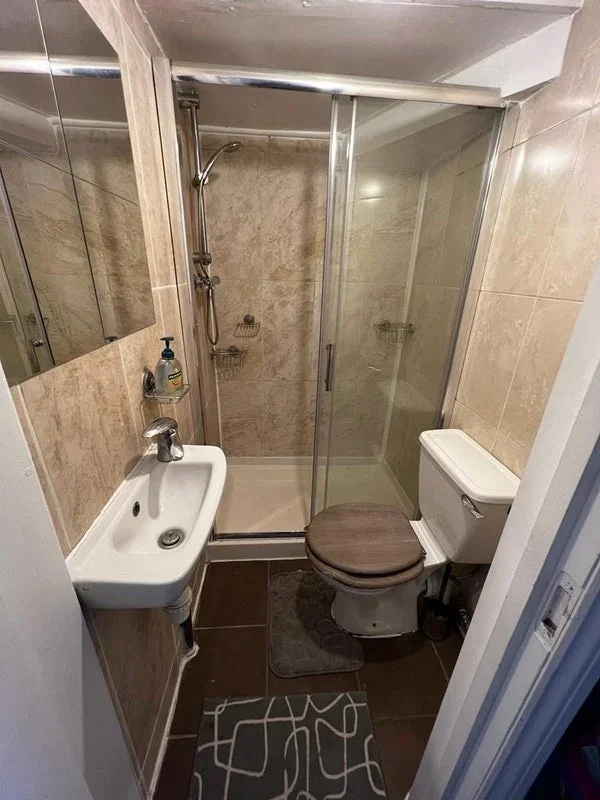 Room Park Lane in Greater London