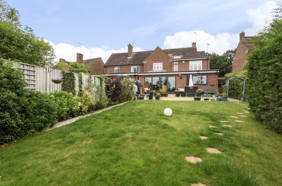 House Northwood Way in Greater London