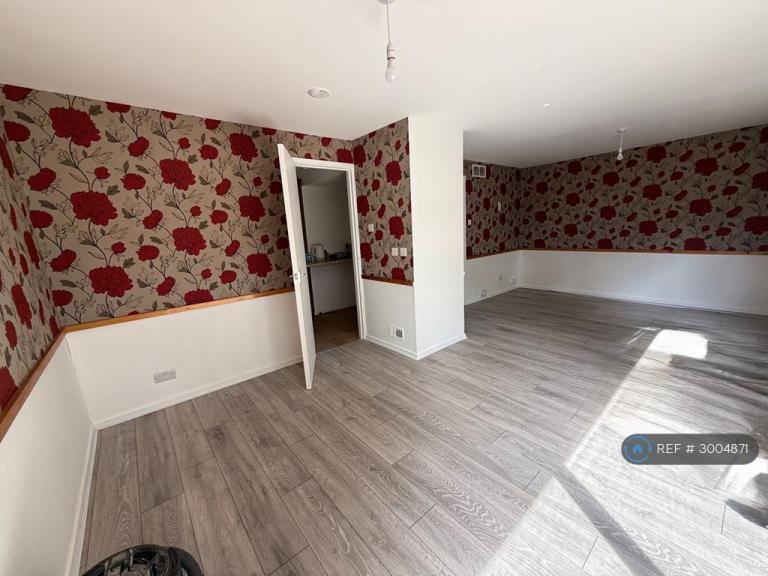 House Broomhill Crescent in Northampton