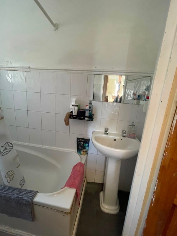 Room Bartram Road in Greater London