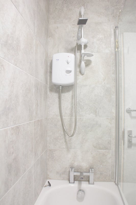Flat Blythe Road in Greater London