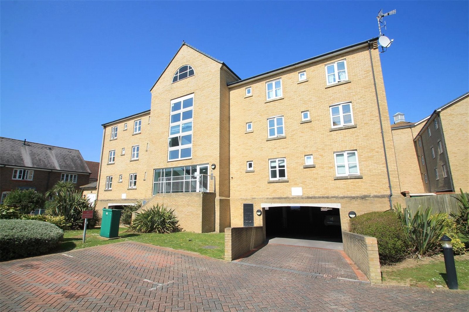 Flat Harriet Place in Adur