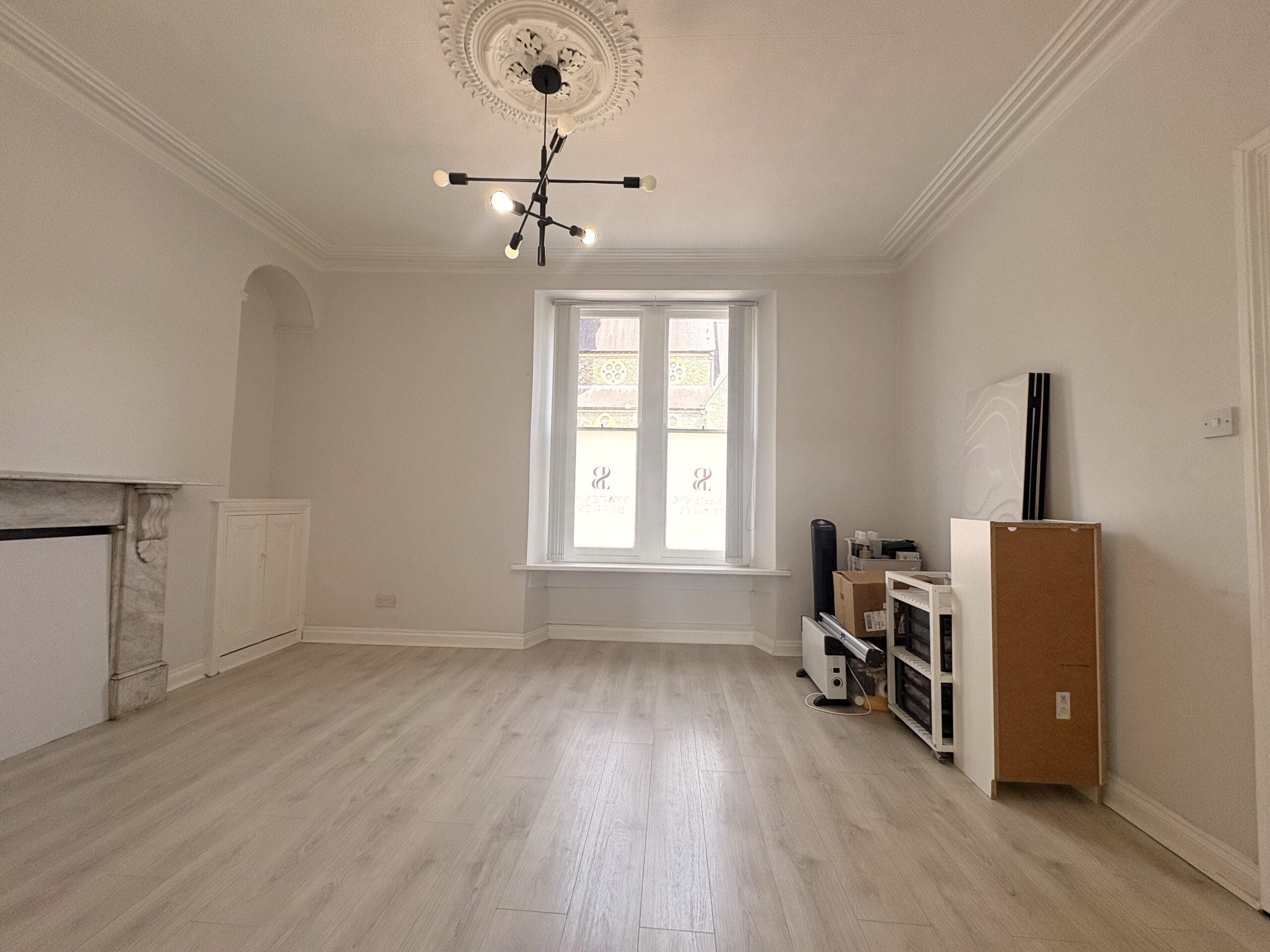 Flat Gelliwastad Road in Pontypridd