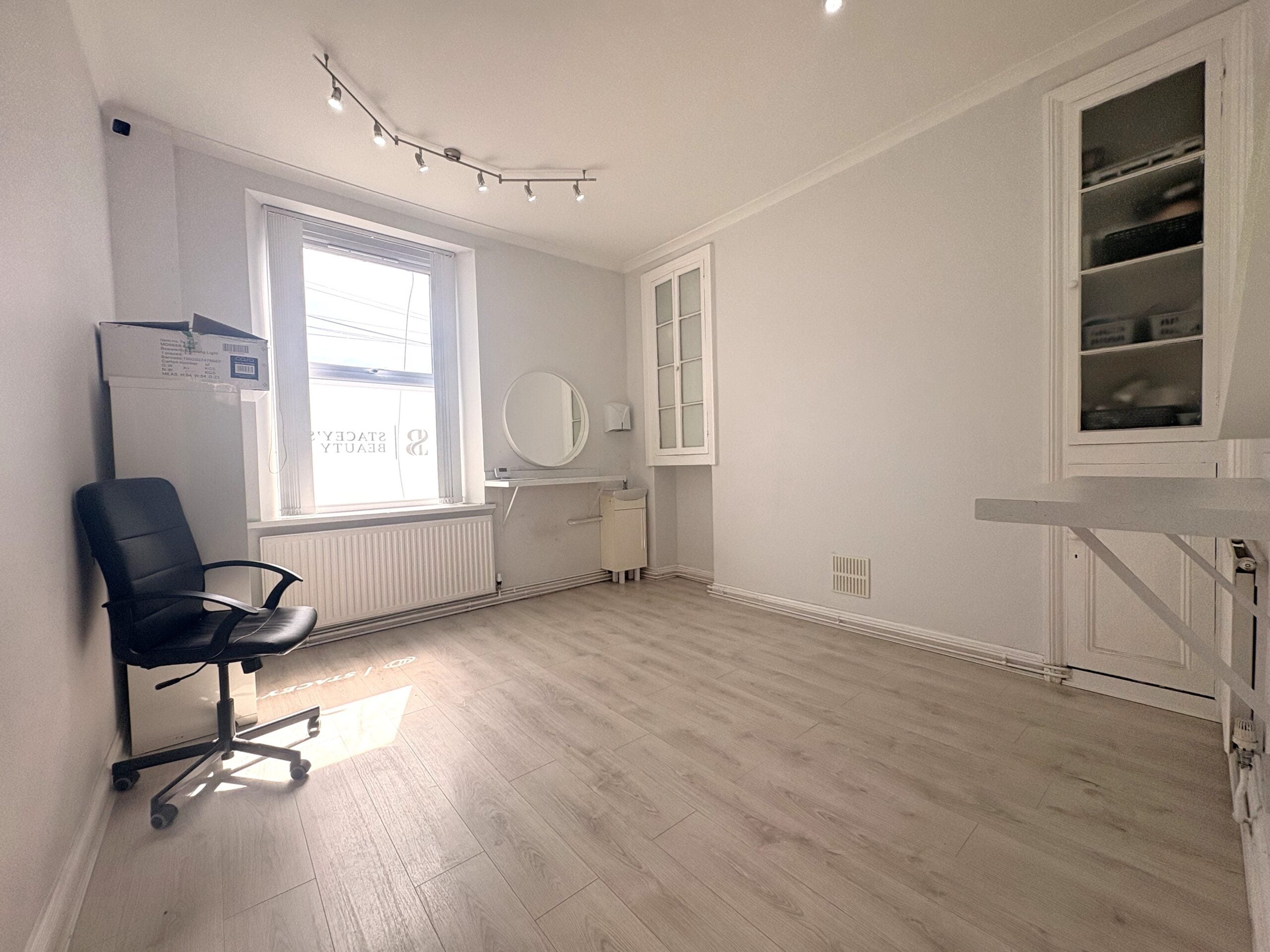 Flat Gelliwastad Road in Pontypridd