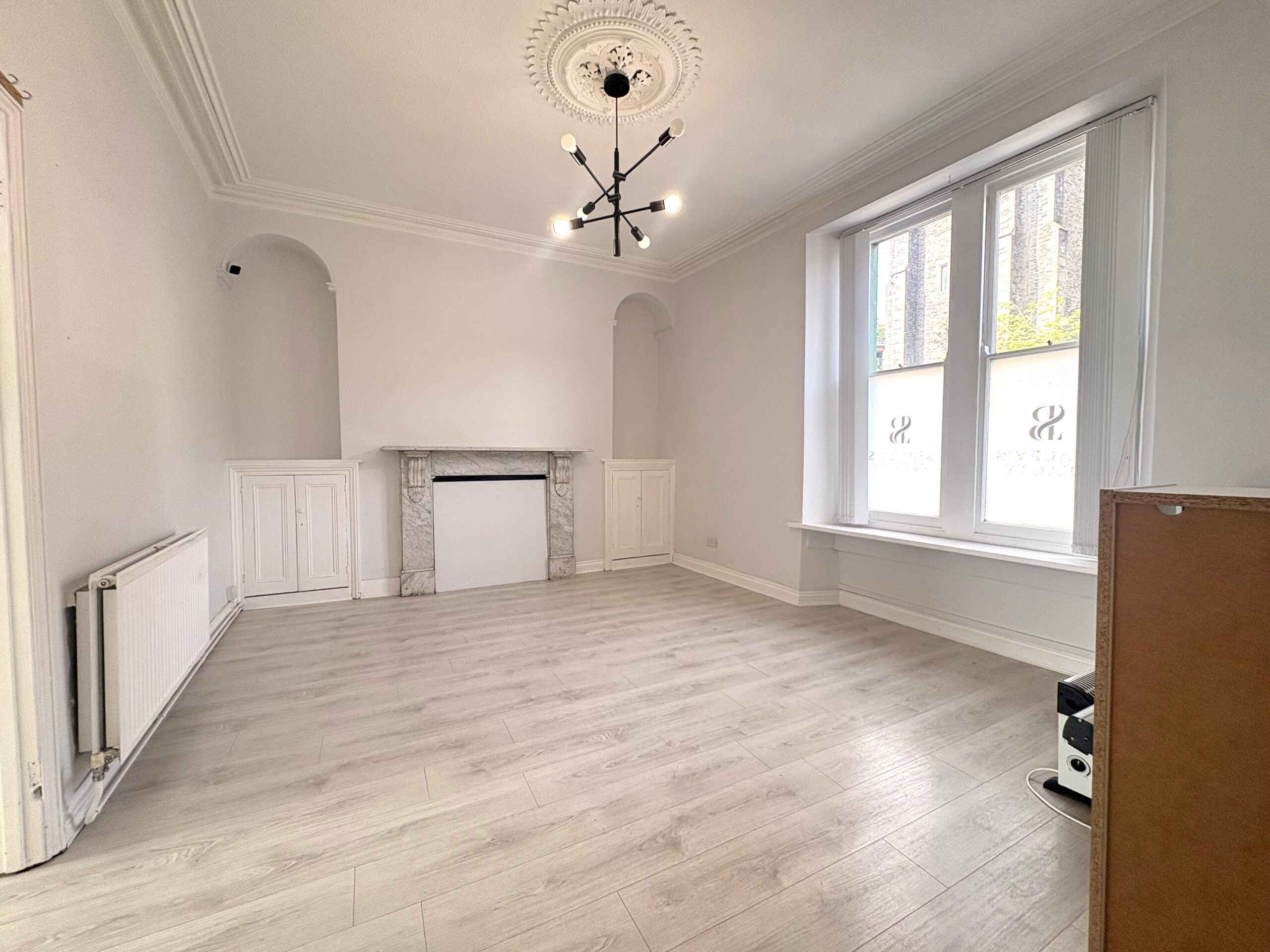 Flat Gelliwastad Road in Pontypridd
