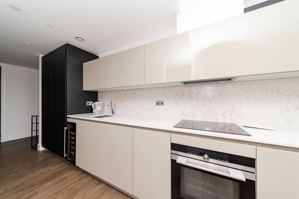 Flat Canter Way in Greater London