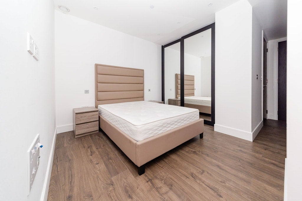Flat Canter Way in Greater London