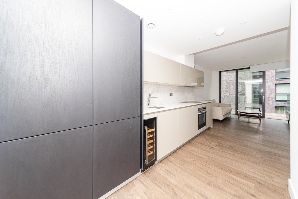 Flat Canter Way in Greater London