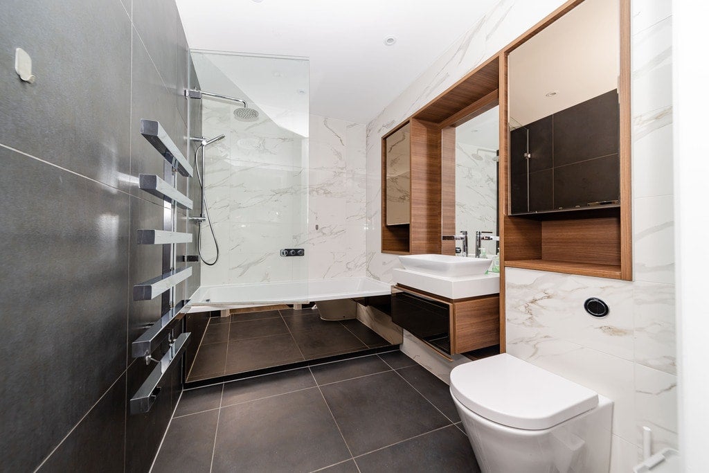 Flat Canter Way in Greater London