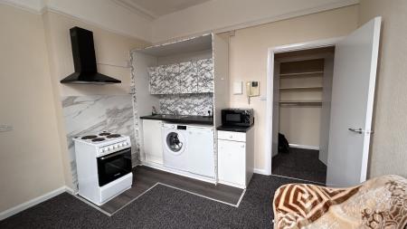 Flat Alexandra Road in Leicester